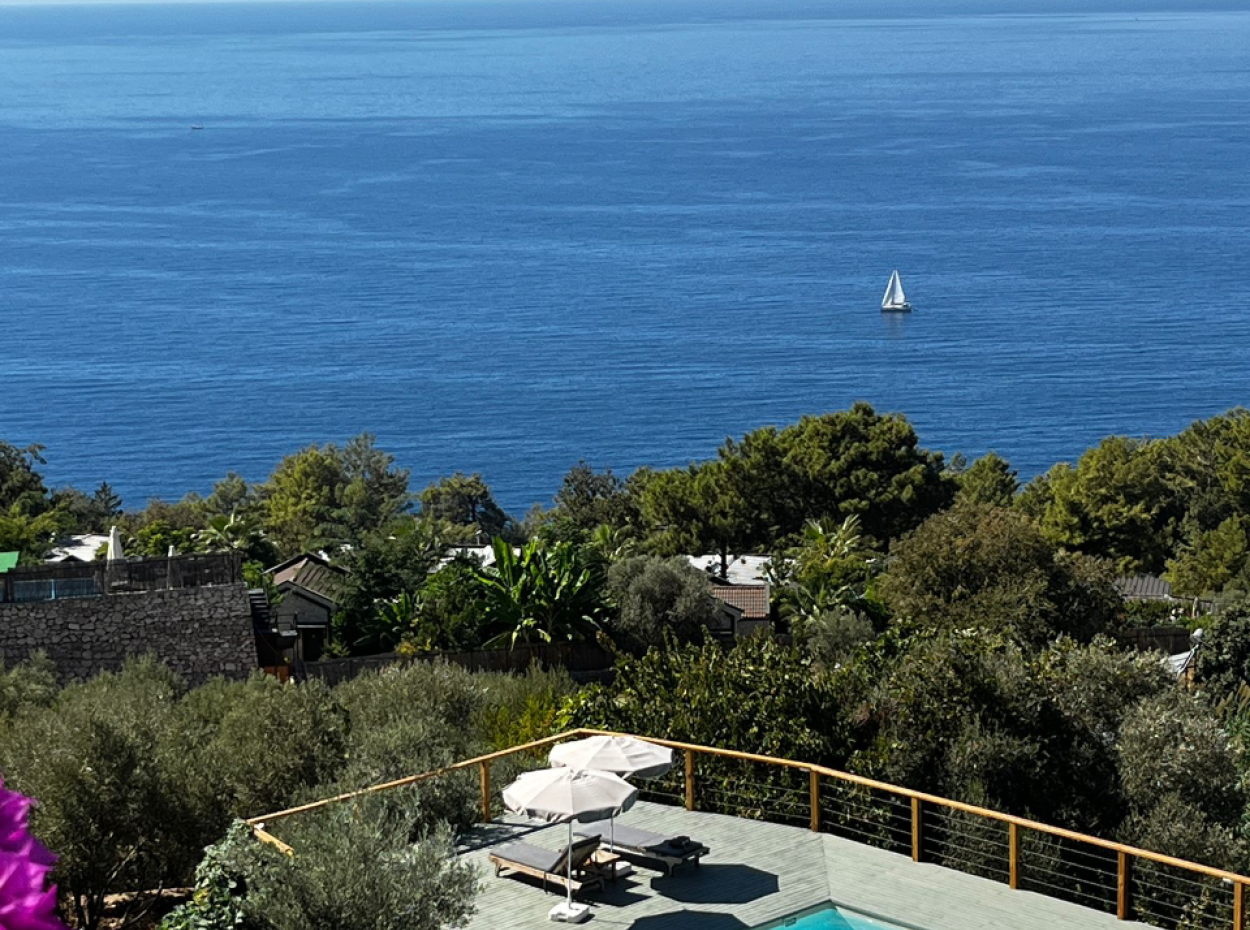 Step Back In Time With Sun & Sea & Ghosts & Wine