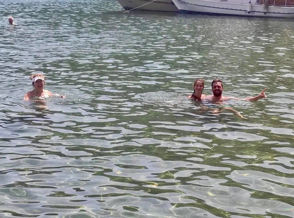 Mutlu Parti Geceleri